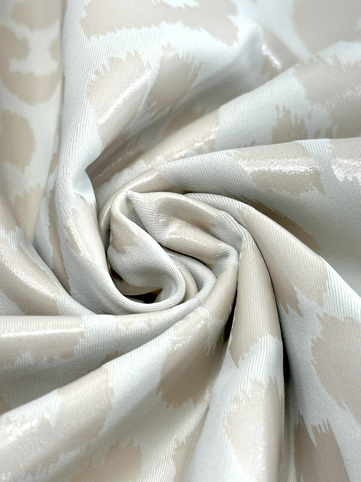 (PLEATHER) GLOSSY CREAM CHEETAH ON FLAT CREAM