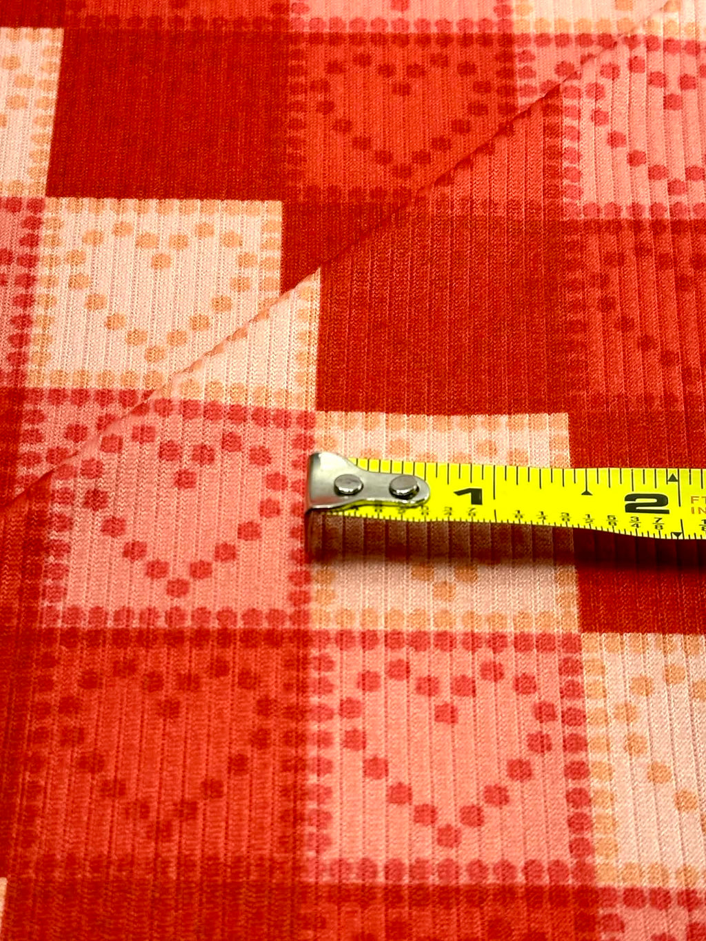 (4X2 YUMMY RIB) MEDIUM PINK AND RED HEARTS ON CHECKERED PATTERN
