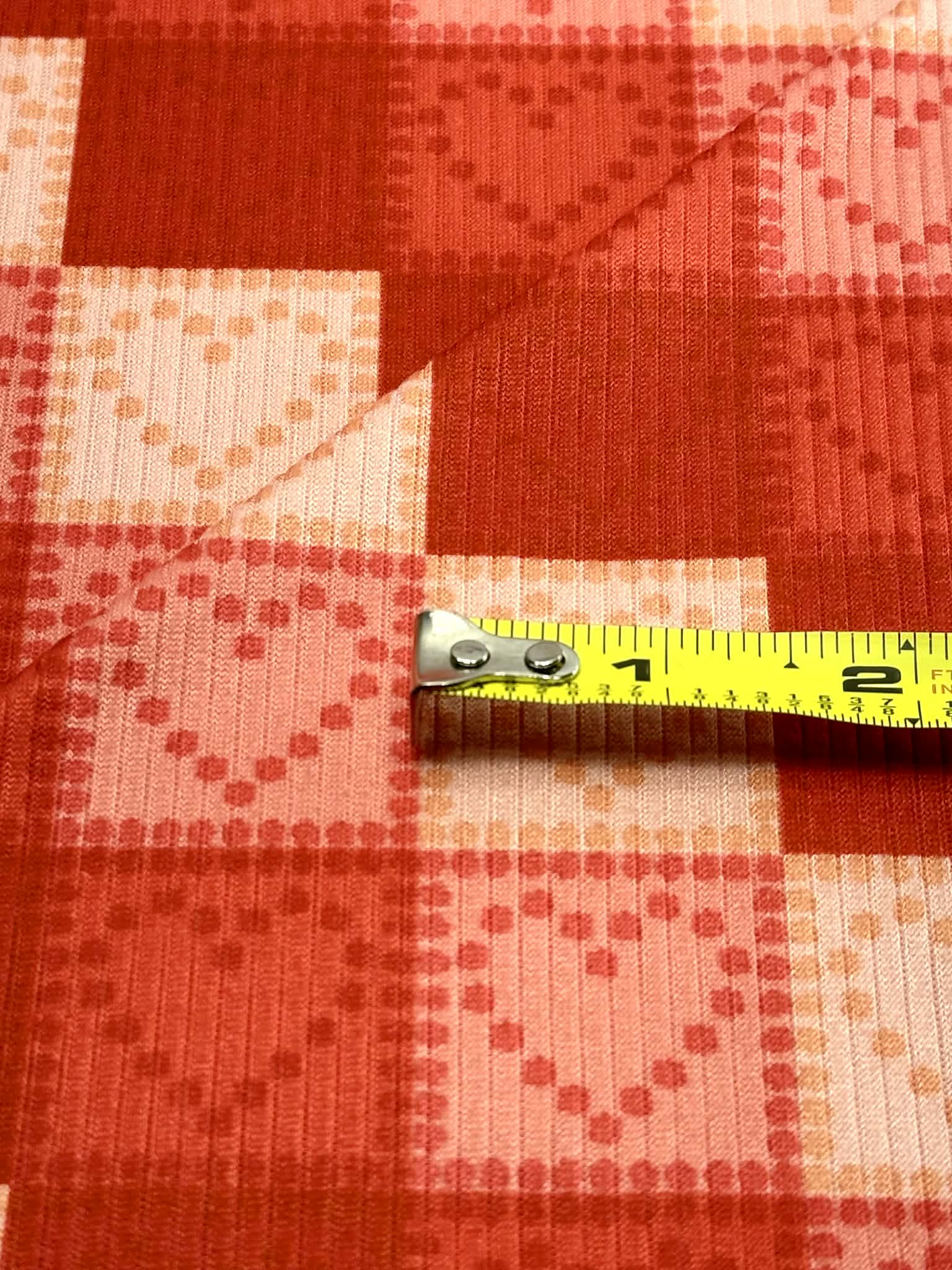 (4X2 YUMMY RIB) MEDIUM PINK AND RED HEARTS ON CHECKERED PATTERN