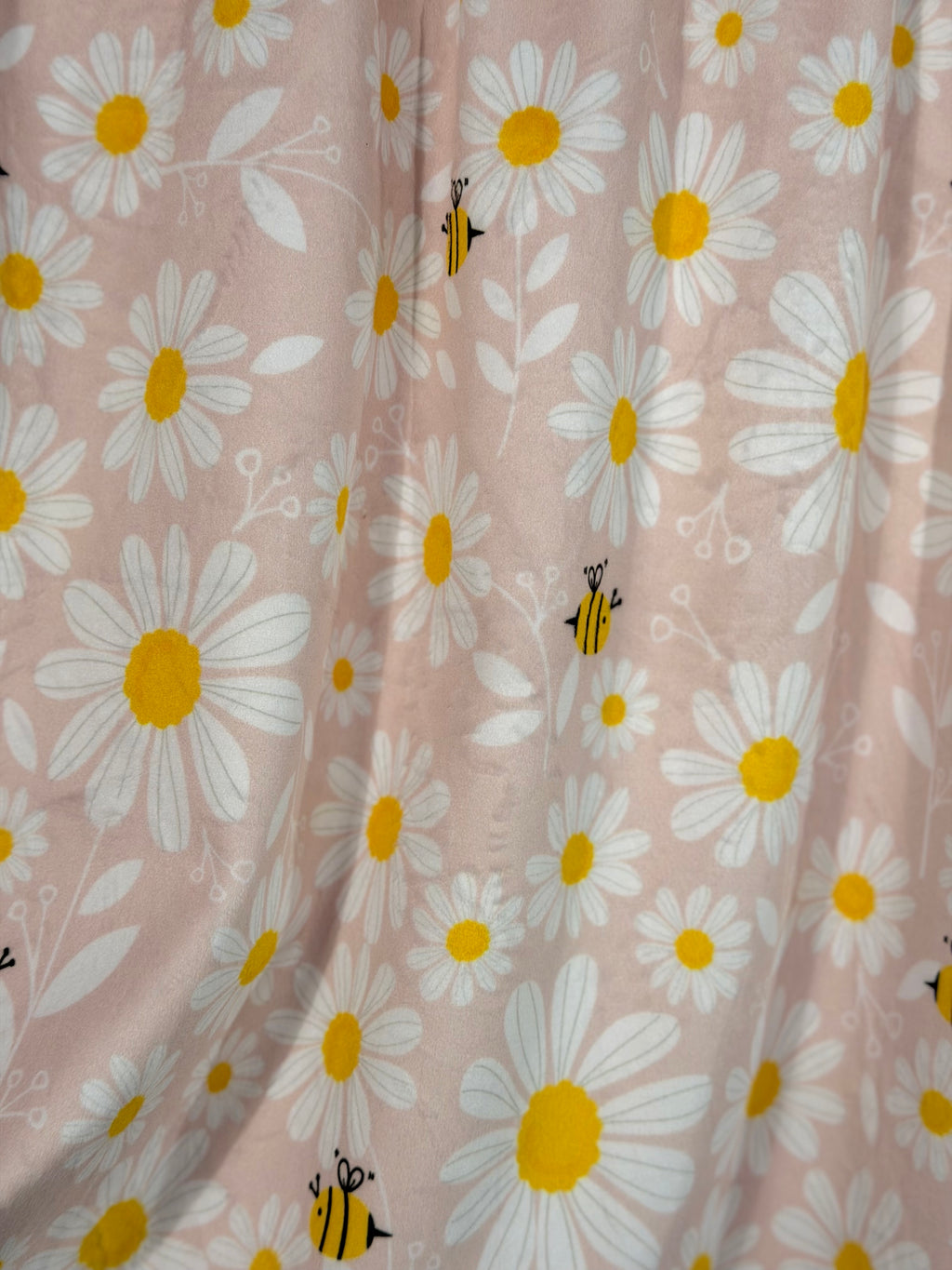 (MINKY) BEES & DAISYS ON SOFT PINK