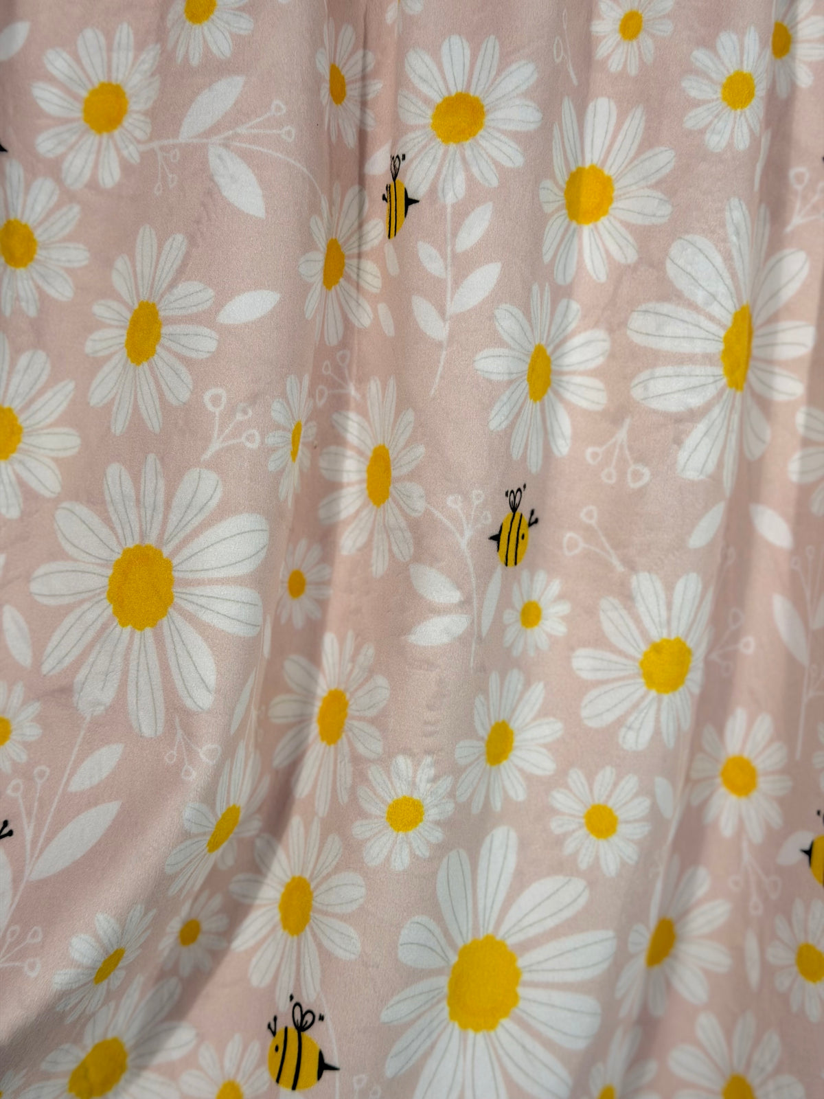(MINKY) BEES & DAISYS ON SOFT PINK