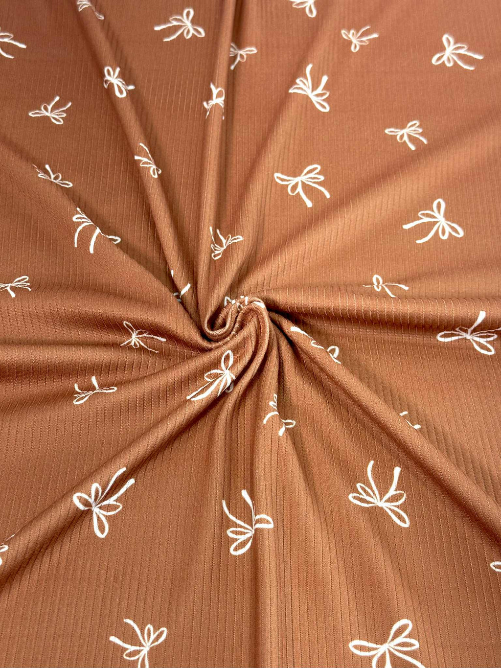 (4X2 RIB) OFF WHITE BOWS ON BRICK