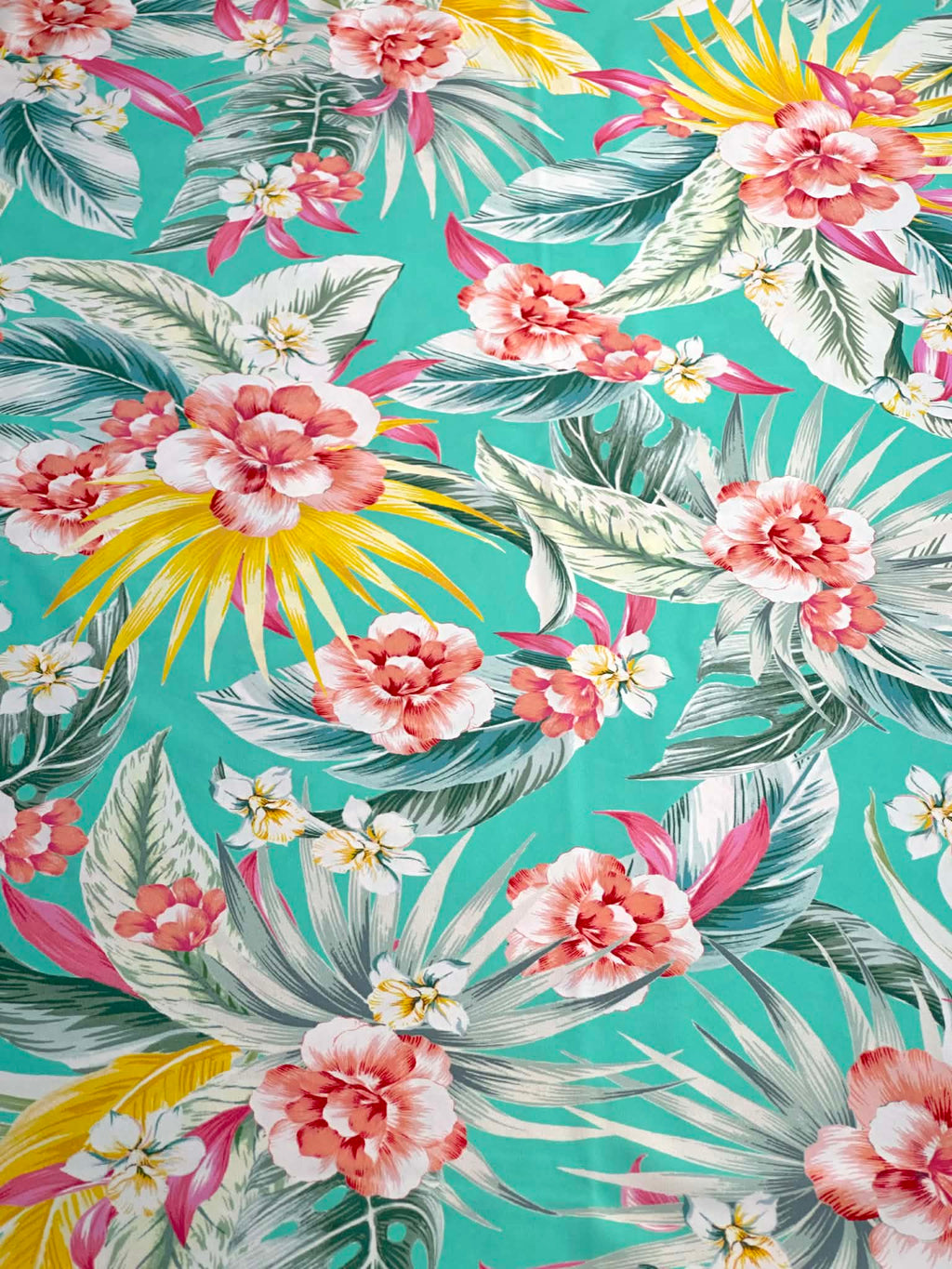 (SWIM) TROPICAL PATTERN ON AQUA