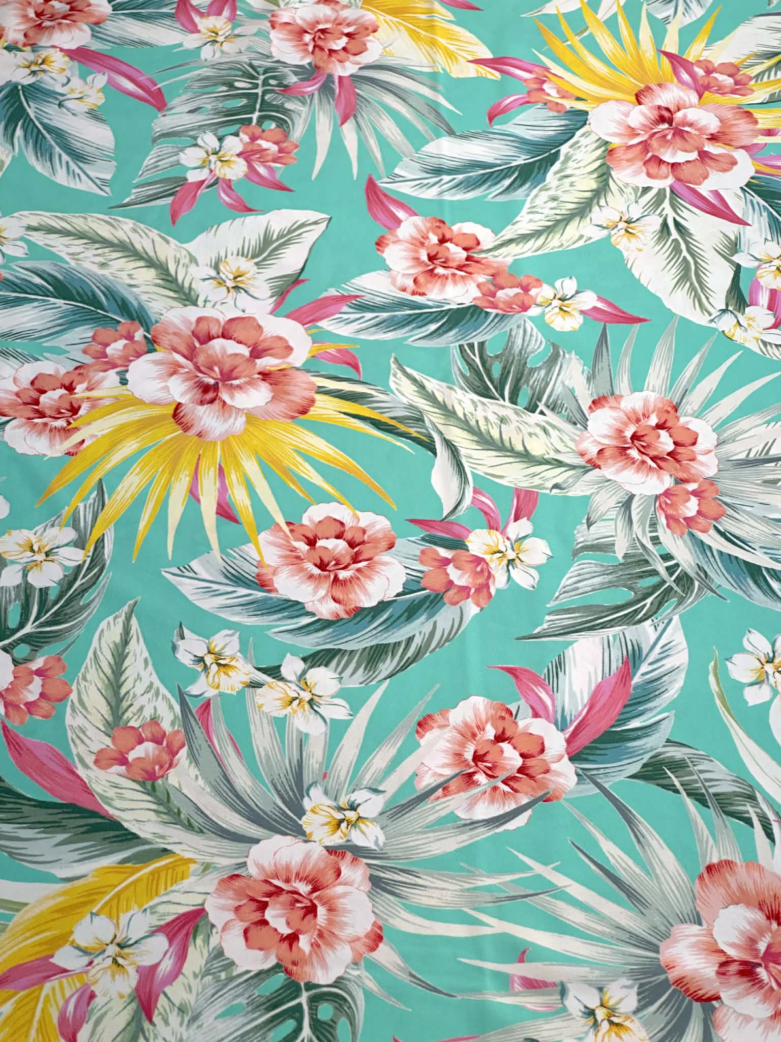 (SWIM) TROPICAL PATTERN ON AQUA