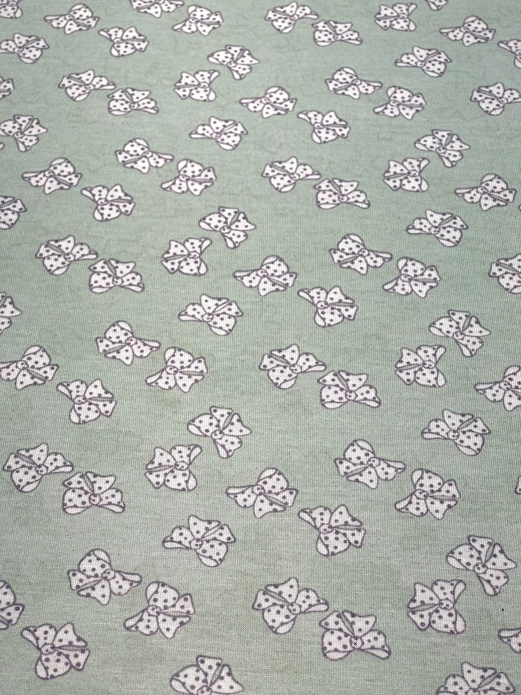 (KNIT) OFF WHITE POLKA DOT BOWS ON LIGHT SAGE