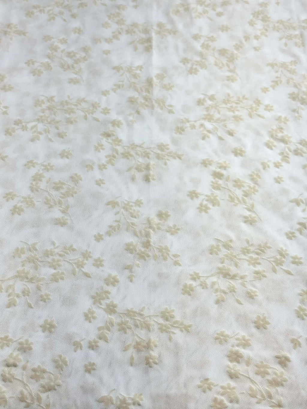 (MESH) CREAM FLOWERS ON OFF WHITE