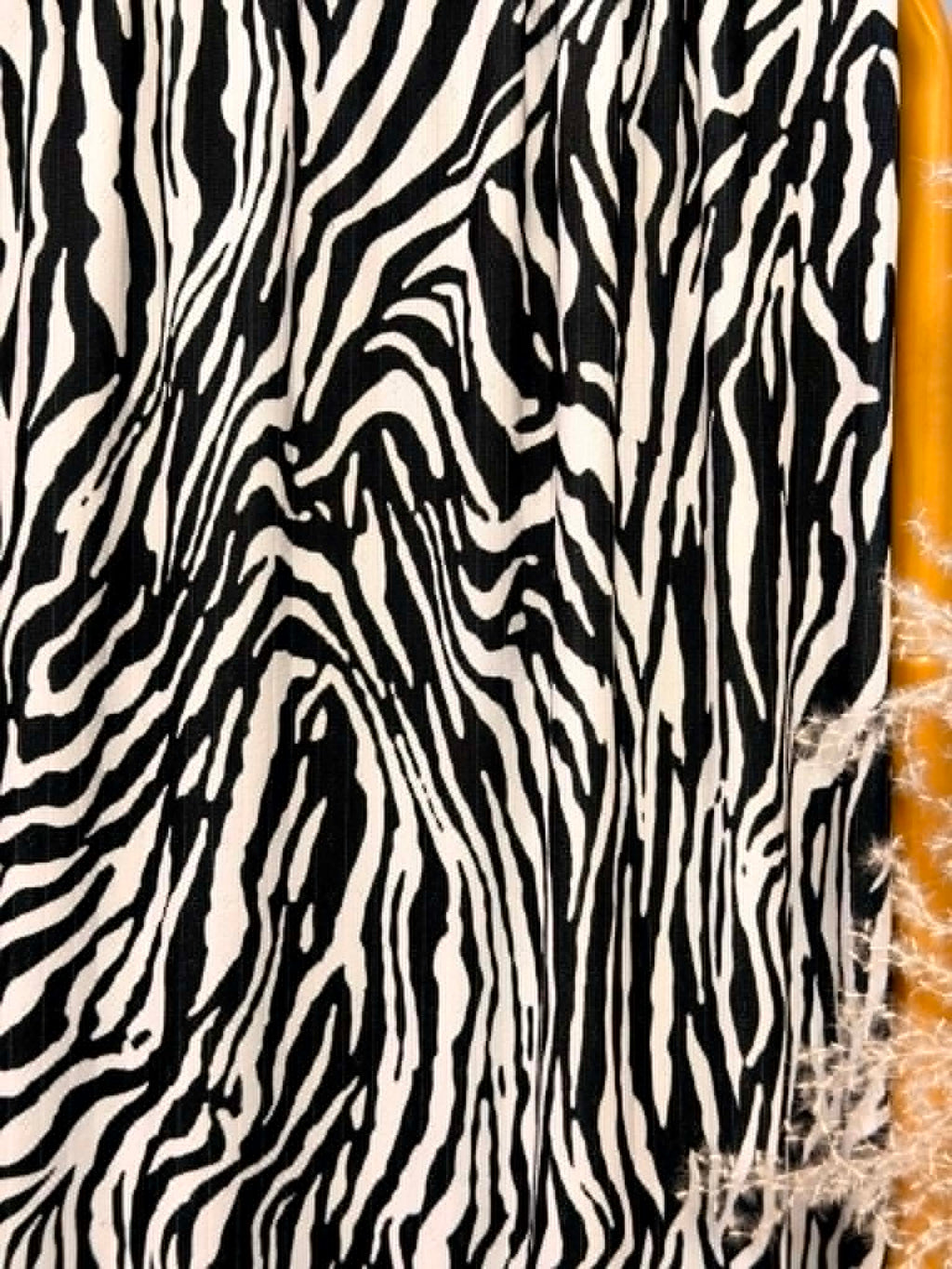 (POINTELLE RIB) SMALL BLACK ZEBRA ON OFF WHITE