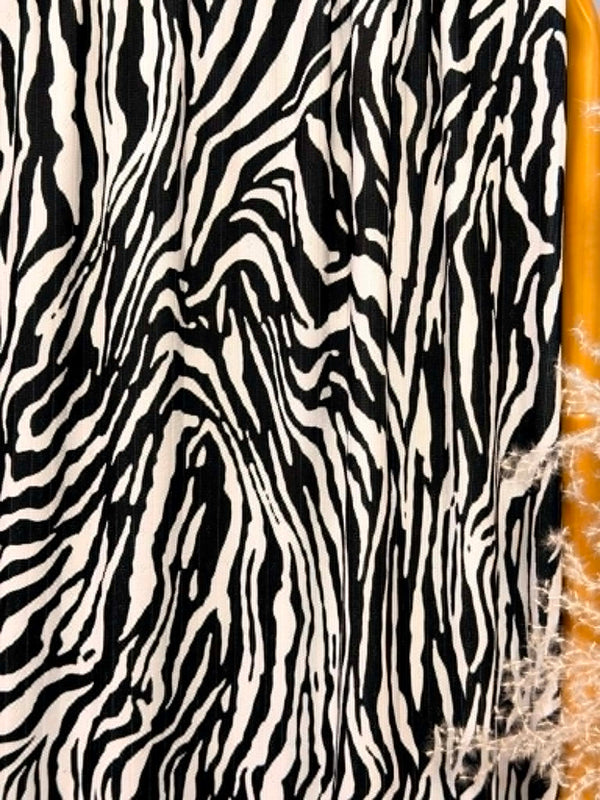 (POINTELLE RIB) SMALL BLACK ZEBRA ON OFF WHITE