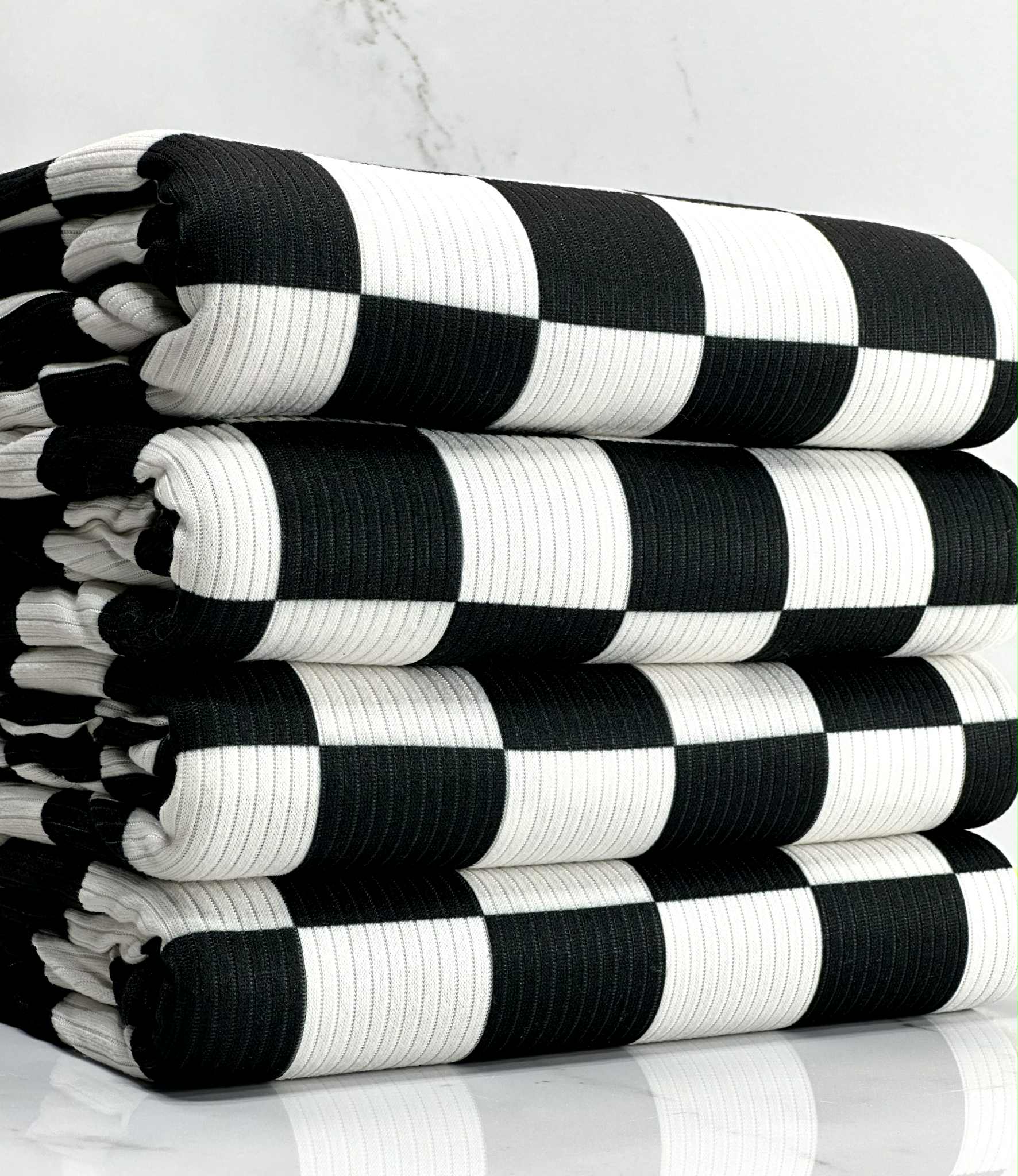 (4X2 RIB) MEDIUM BLACK AND OFF WHITE CHECKERED