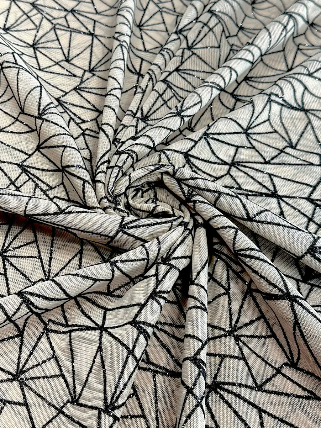 (MESH) BLACK GLITTER DIAMOND PATTERN ON TAN