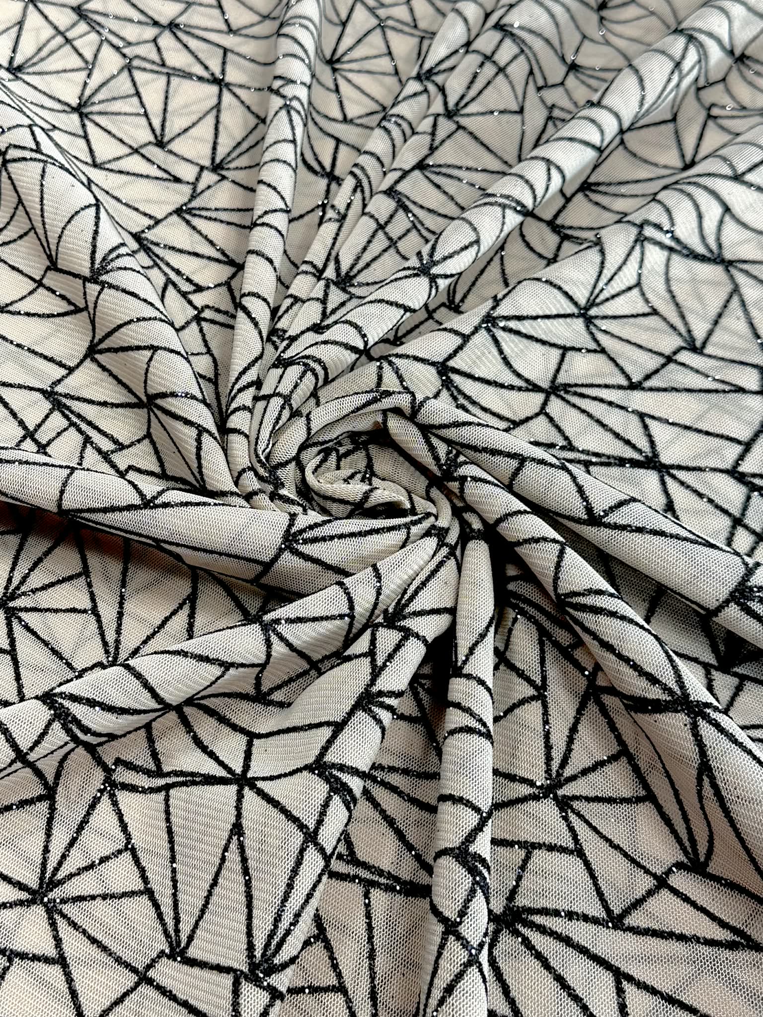 (MESH) BLACK GLITTER DIAMOND PATTERN ON TAN