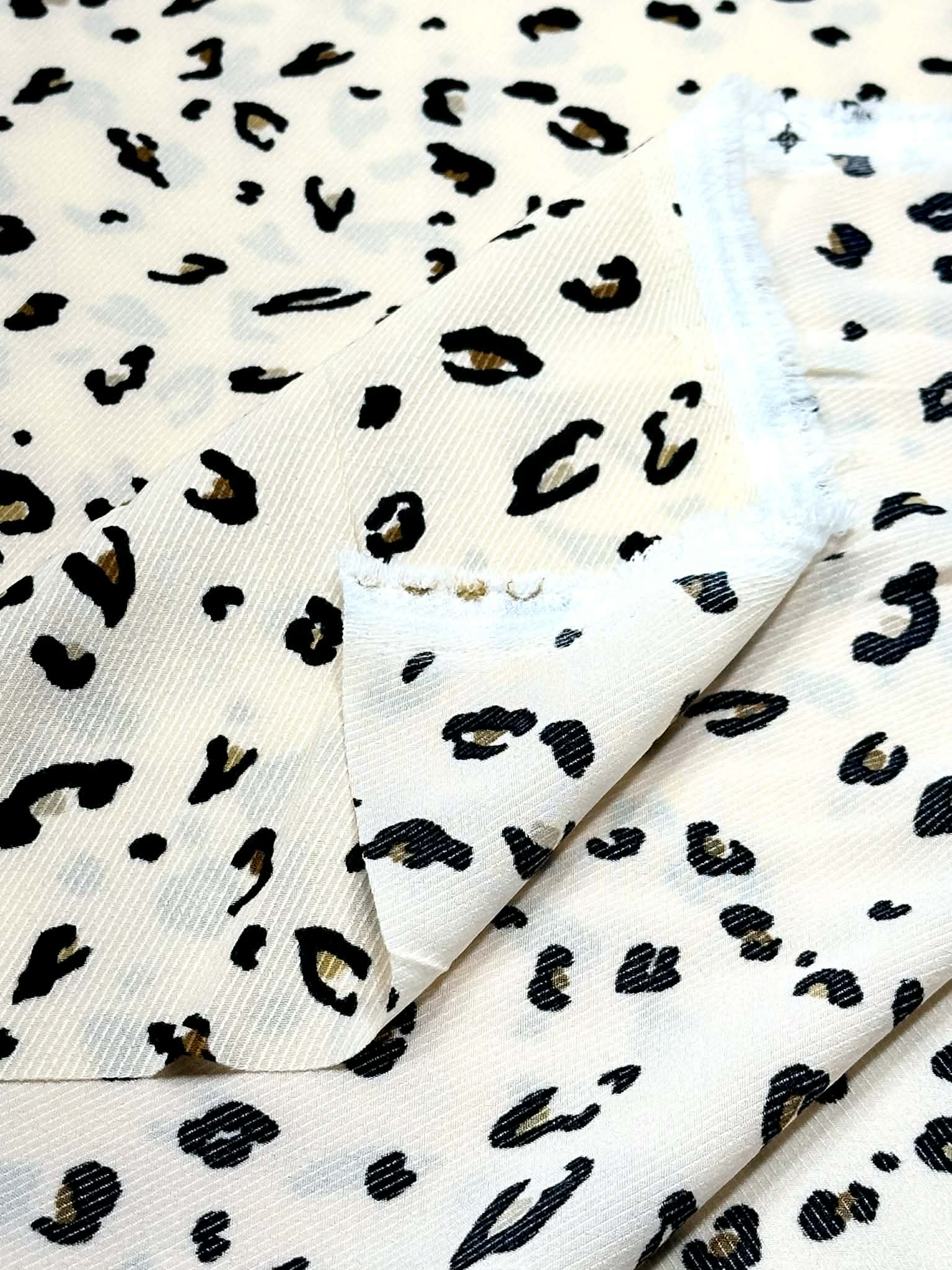 (TWILL WOVEN) TINY LEOPARD ON CREAM