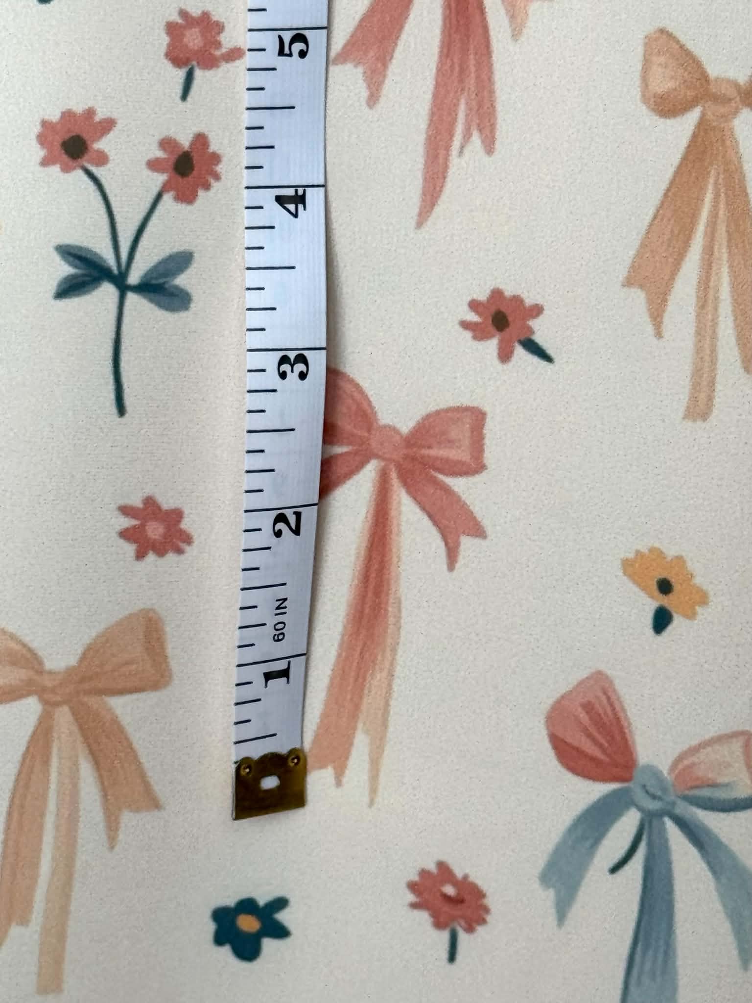 (SWIM) FLOWERS AND BOWS PATTERN ON CREAM