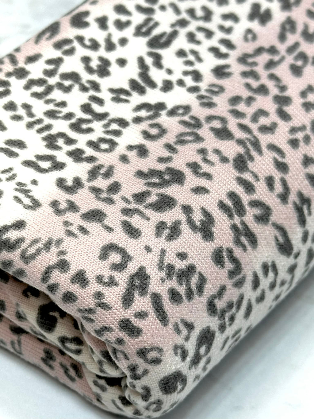 (SWEATER KINT/OAKLEY) TINY CHARCOAL CHEETAH ON 2-TONE BLUSH(5)