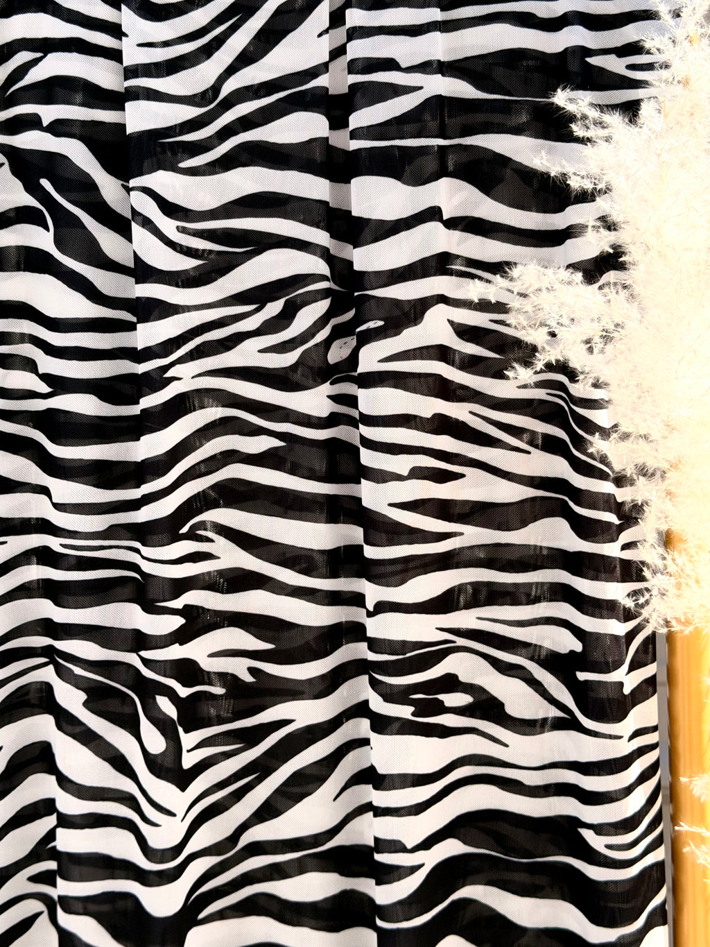 (MESH) BLACK AND WHITE ZEBRA