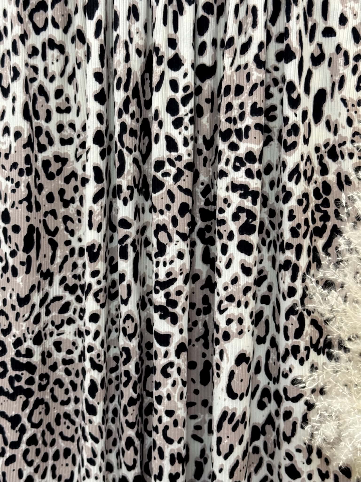 (4X2 YUMMY RIB) BLACK LEOPARD ON MOCHA AND IVORY