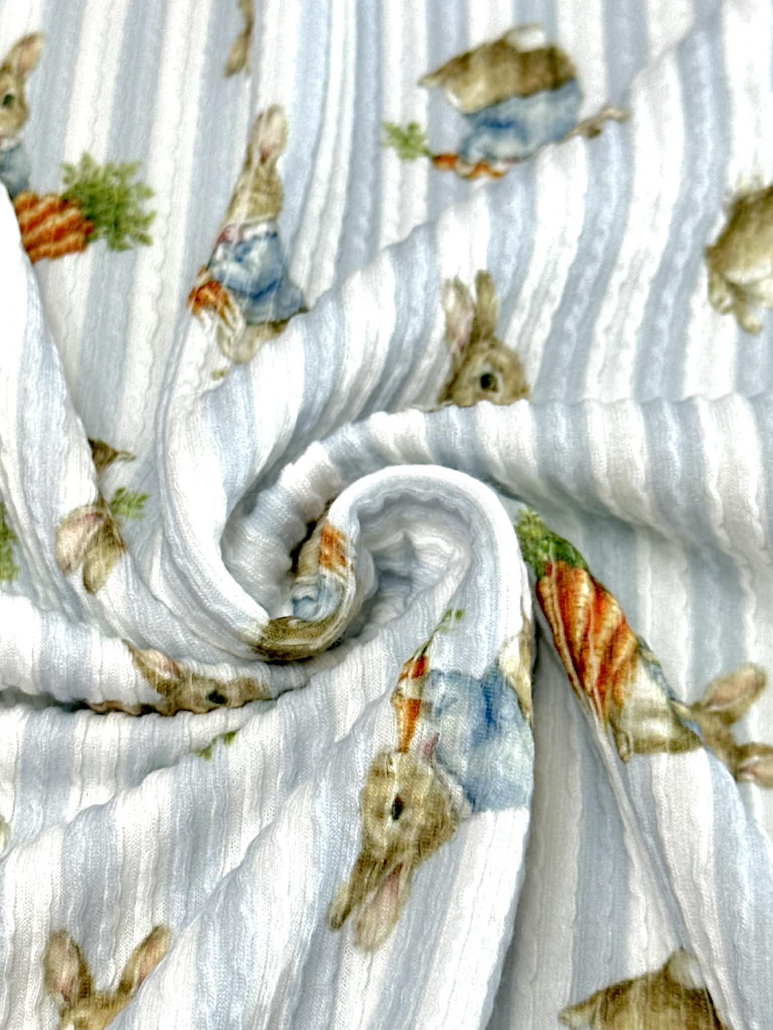 (URBAN RIB) MEDIUM BUNNIES WITH CARROTS ON BLUE STRIPES