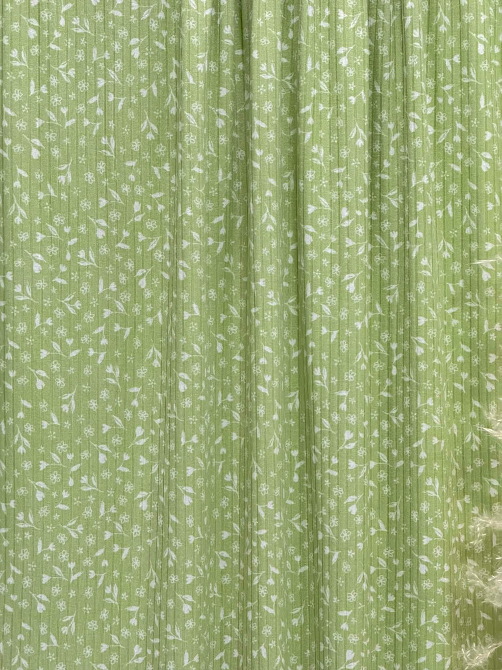 (WIDE RIB) WHITE FLORAL PATTERN ON GREEN