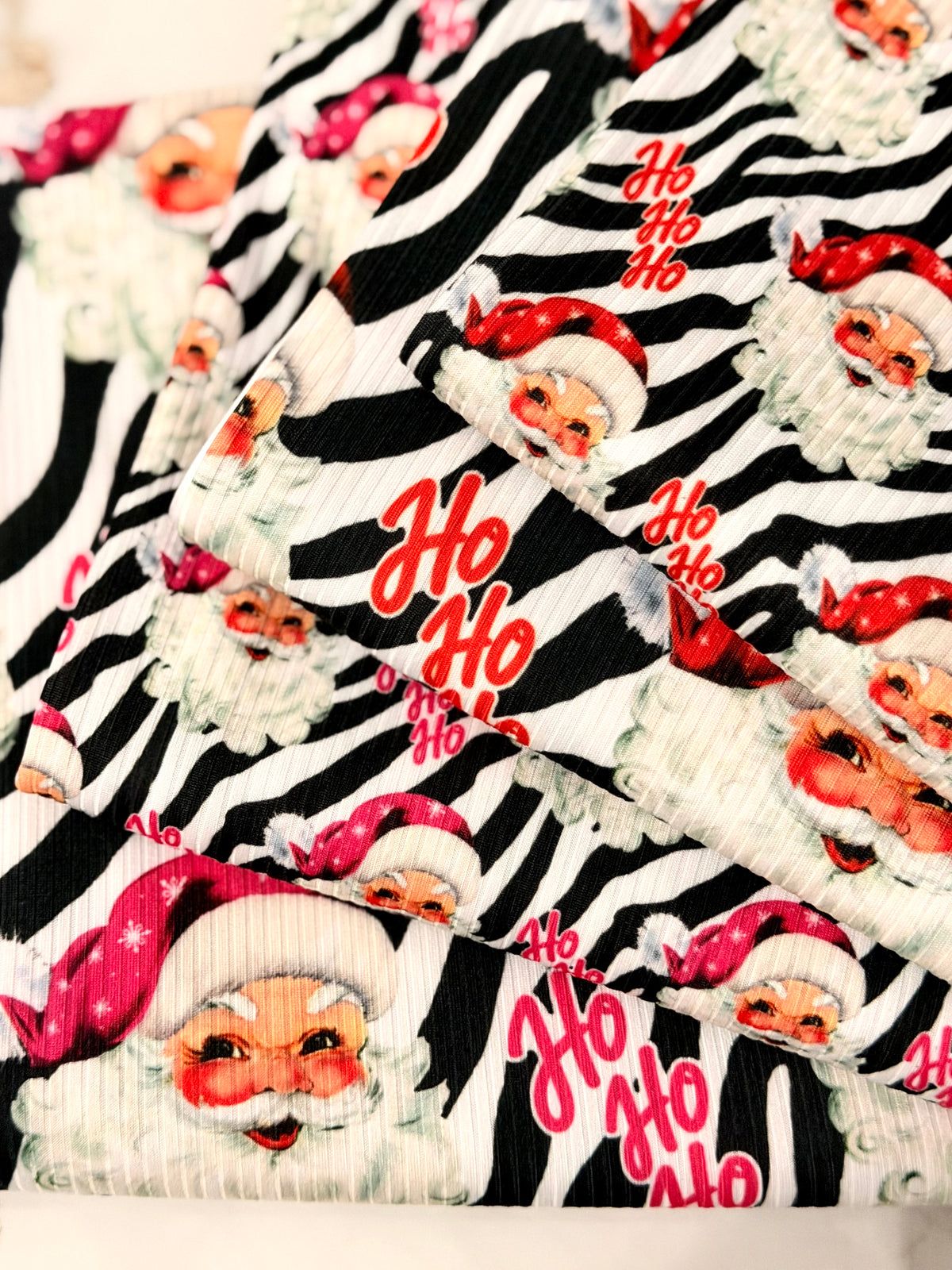 (4X2 YUMMY RIB) BIG RED SANTA ON ZEBRA PRINT