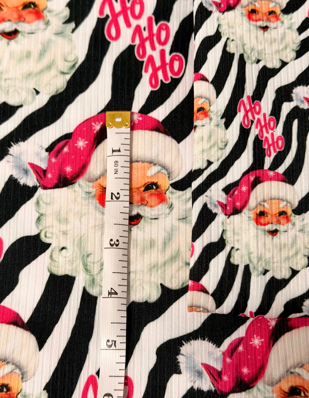 (4X2 YUMMY RIB) BIG PINK SANTA ON ZEBRA PRINT