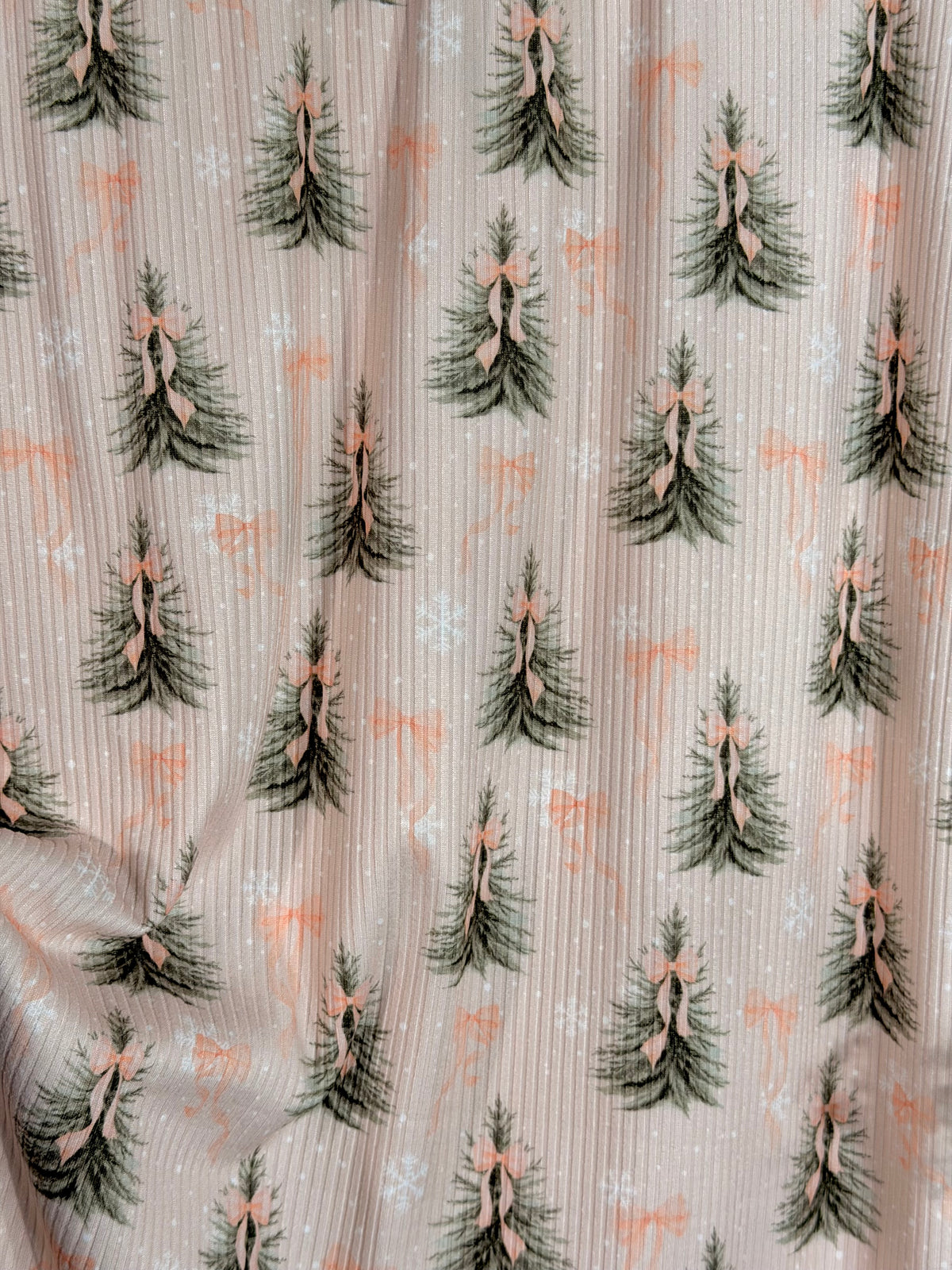 (4x2 YUMMY RIB) PINE TREES WITH BOWS ON LIGHT BLUSH