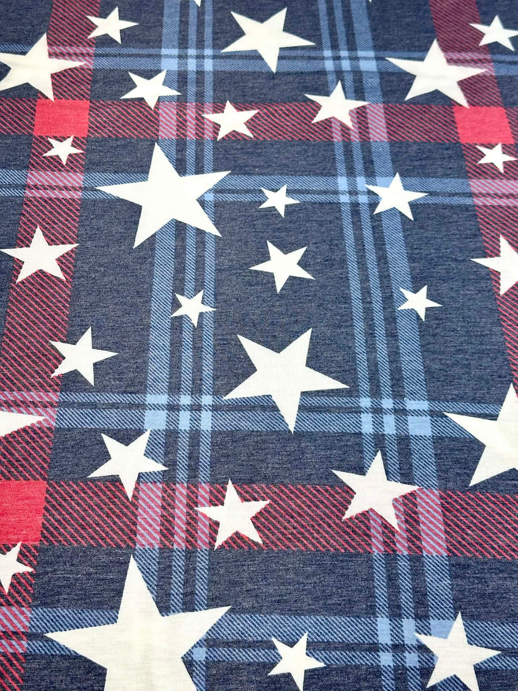 (KNIT) OFF WHITE STARS ON NAVY AND RED PLAID