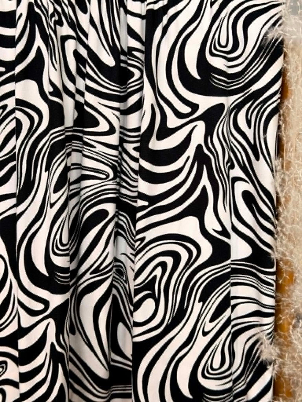(DBP) BLACK AND WHITE SMALL SWIRLS