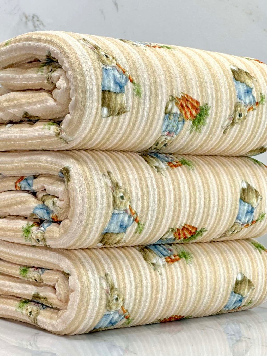 (URBAN RIB) MEDIUM BUNNIES WITH CARROTS ON TAN STRIPES