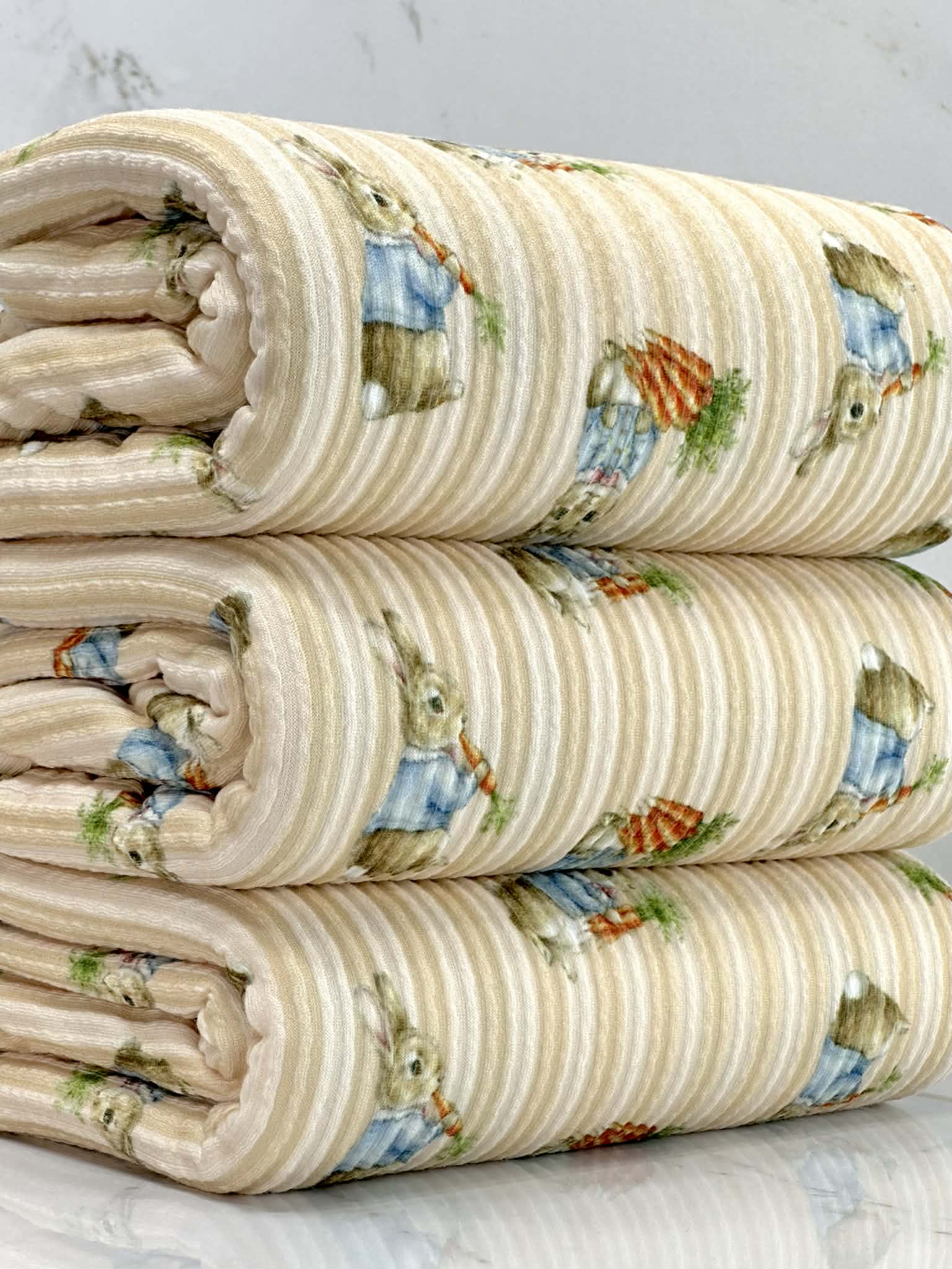 (URBAN RIB) MEDIUM BUNNIES WITH CARROTS ON TAN STRIPES