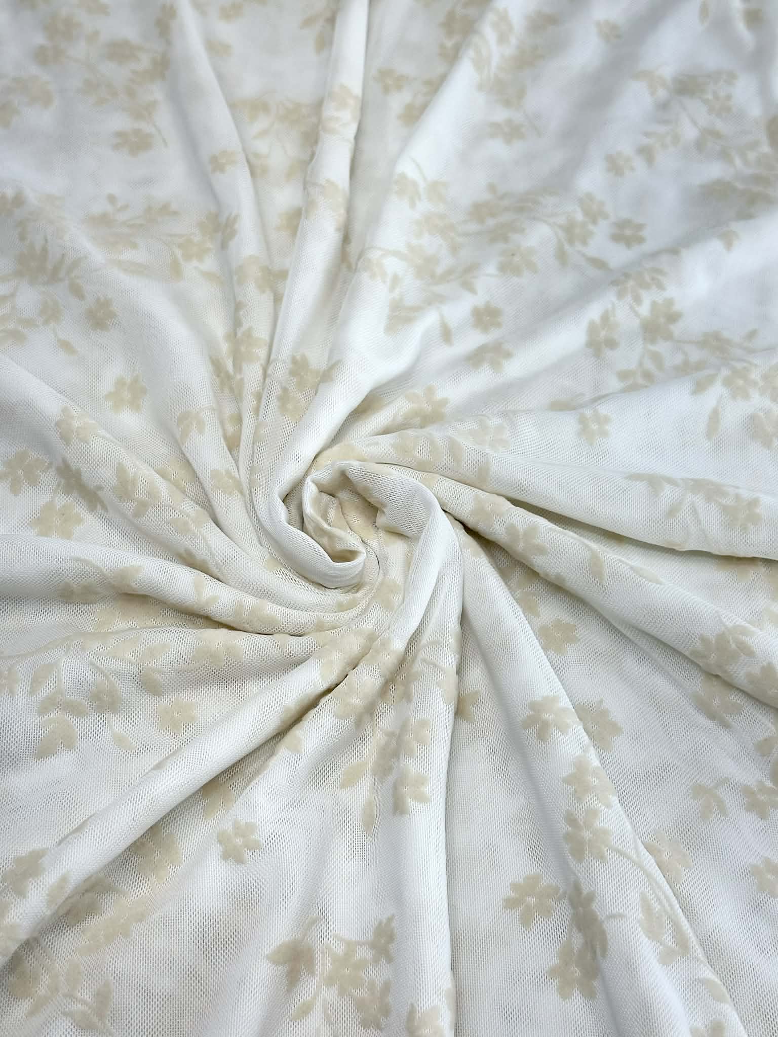 (MESH) CREAM FLOWERS ON OFF WHITE