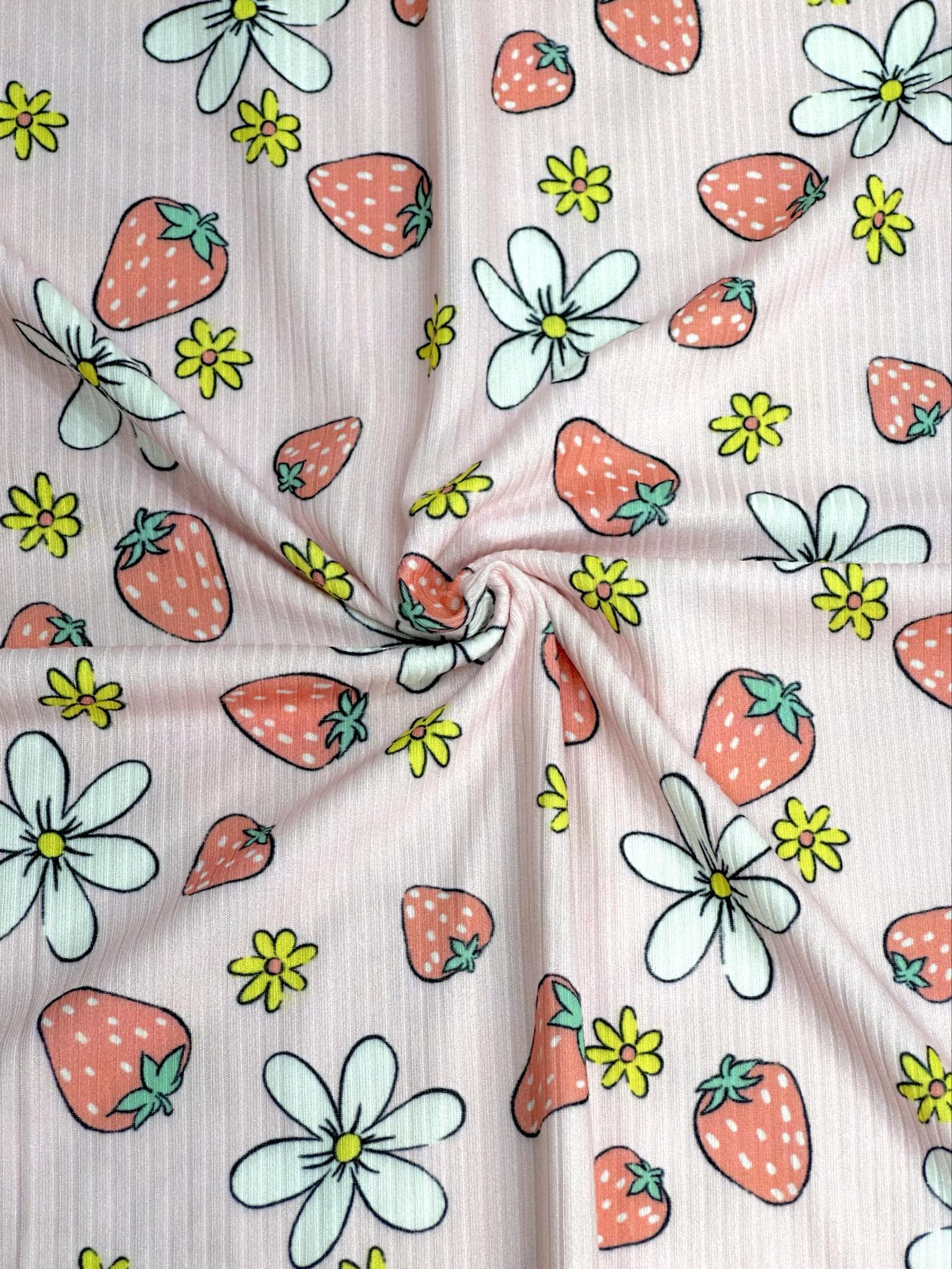 (YUMMY RIB) STRAWBERRIES AND FLOWERS ON PINK