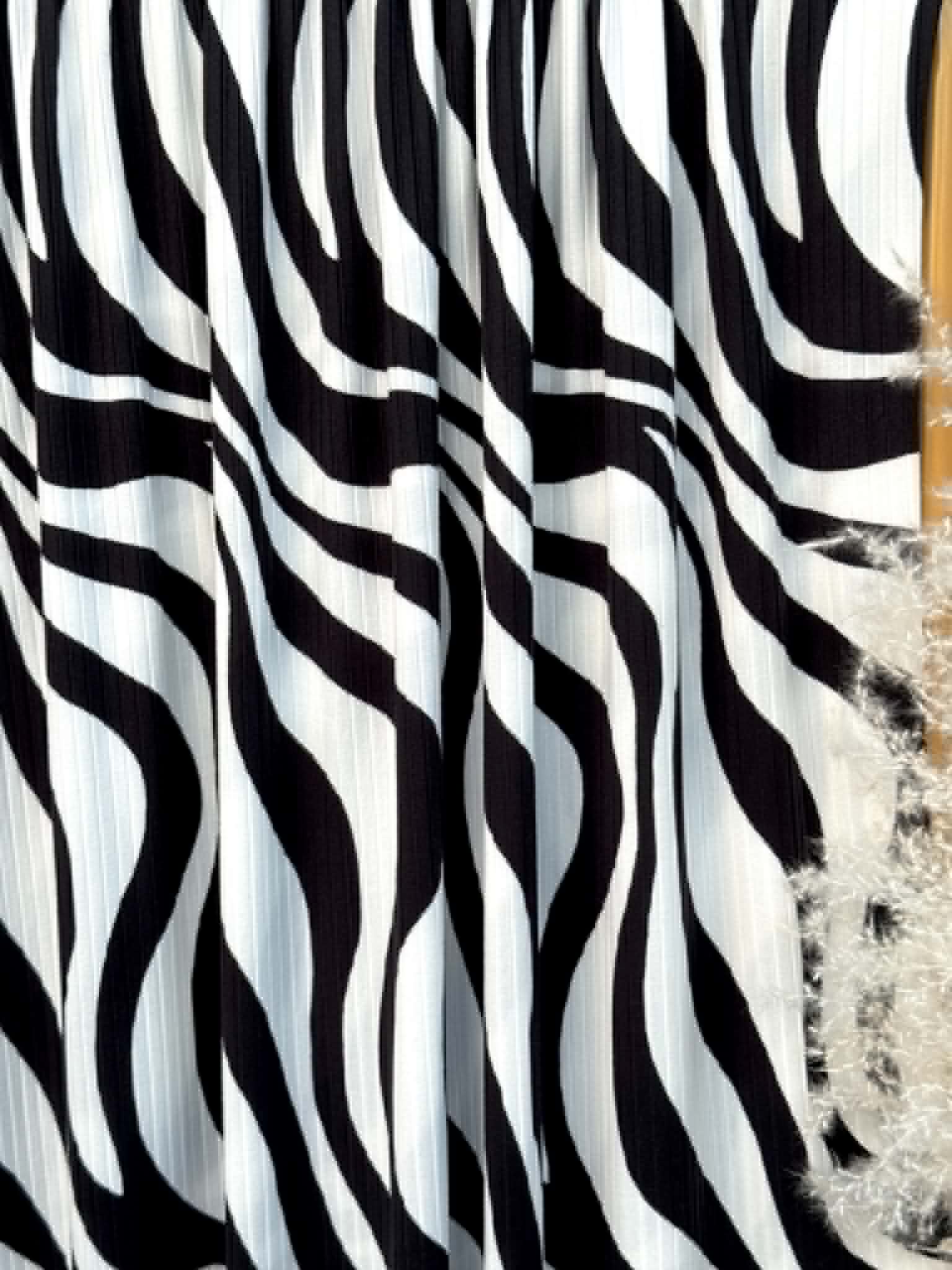 (WIDE RIB) ZEBRA PATTERN ON OFF WHITE
