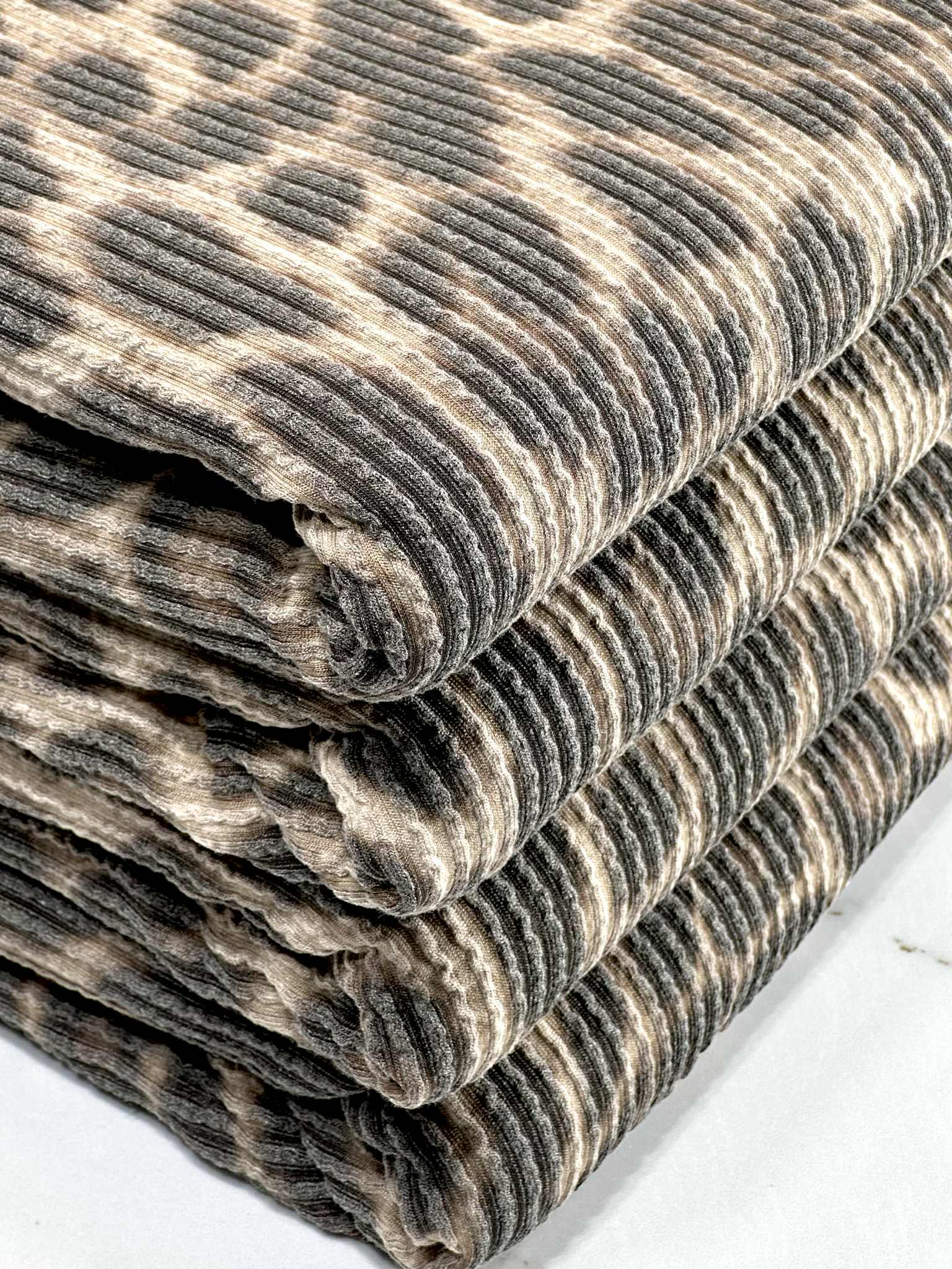 (URBAN RIB) VINTAGE BLACK CHEETAH