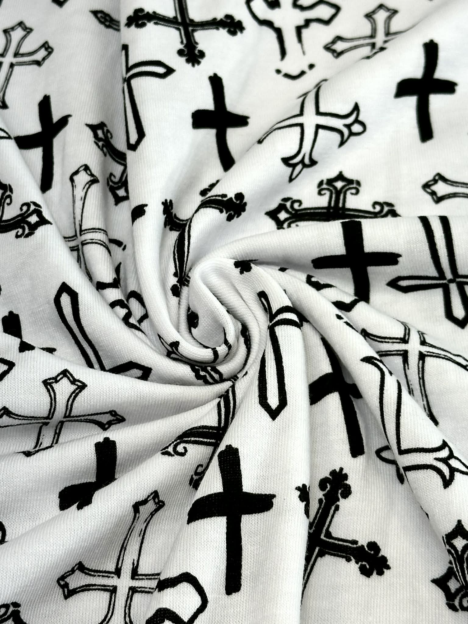 (JERSEY KNIT) BLACK CROSSES ON OFF WHITE