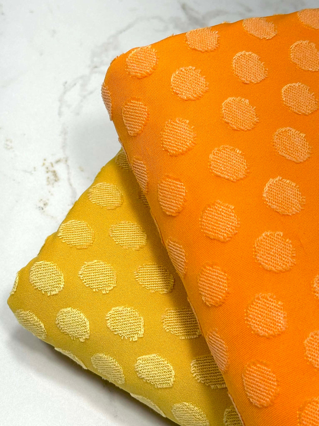 (KNIT) DOTS ON MUSTARD