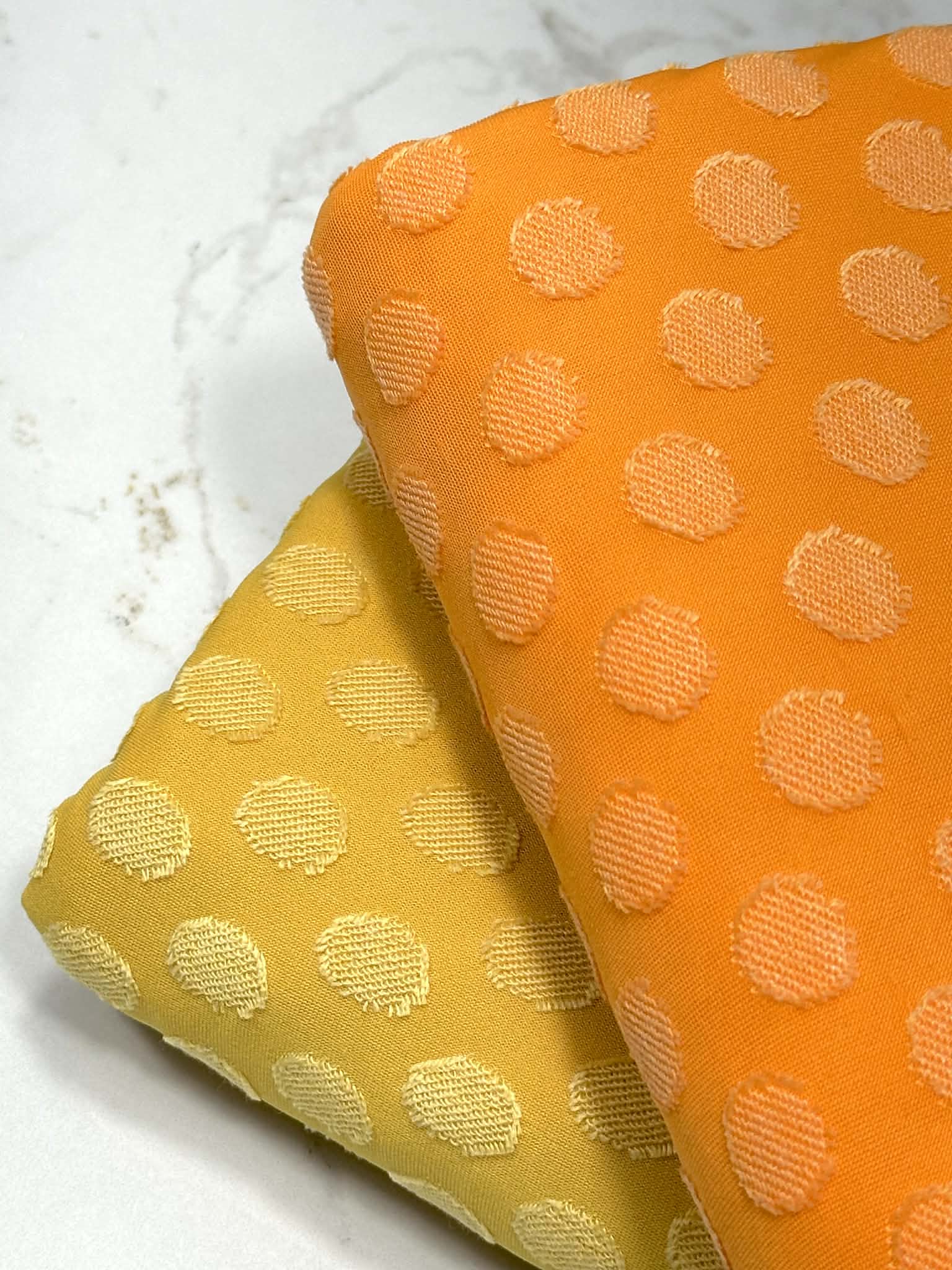 (KNIT) DOTS ON MUSTARD