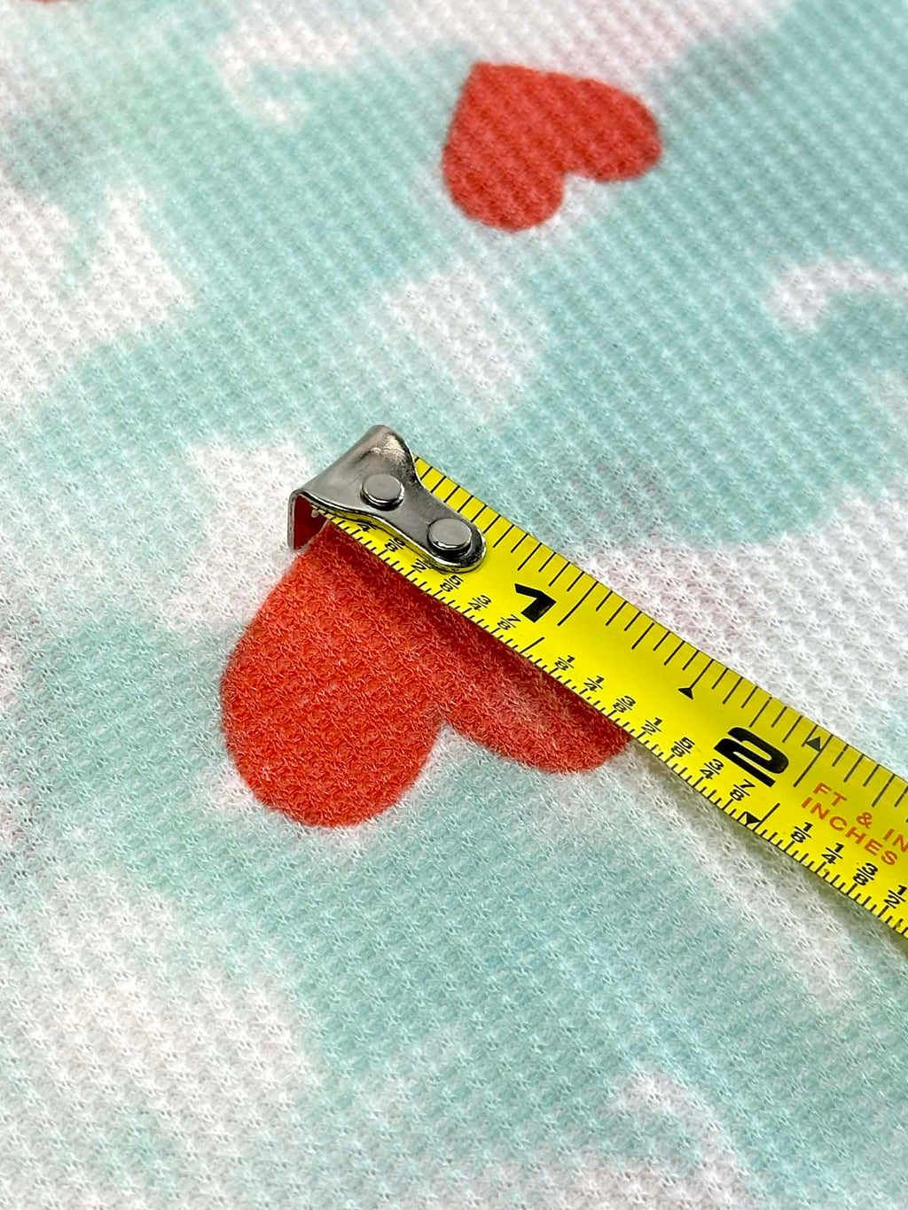 (THERMAL) RED HEARTS ON MINT AND OFF WHITE SPLASH (1)