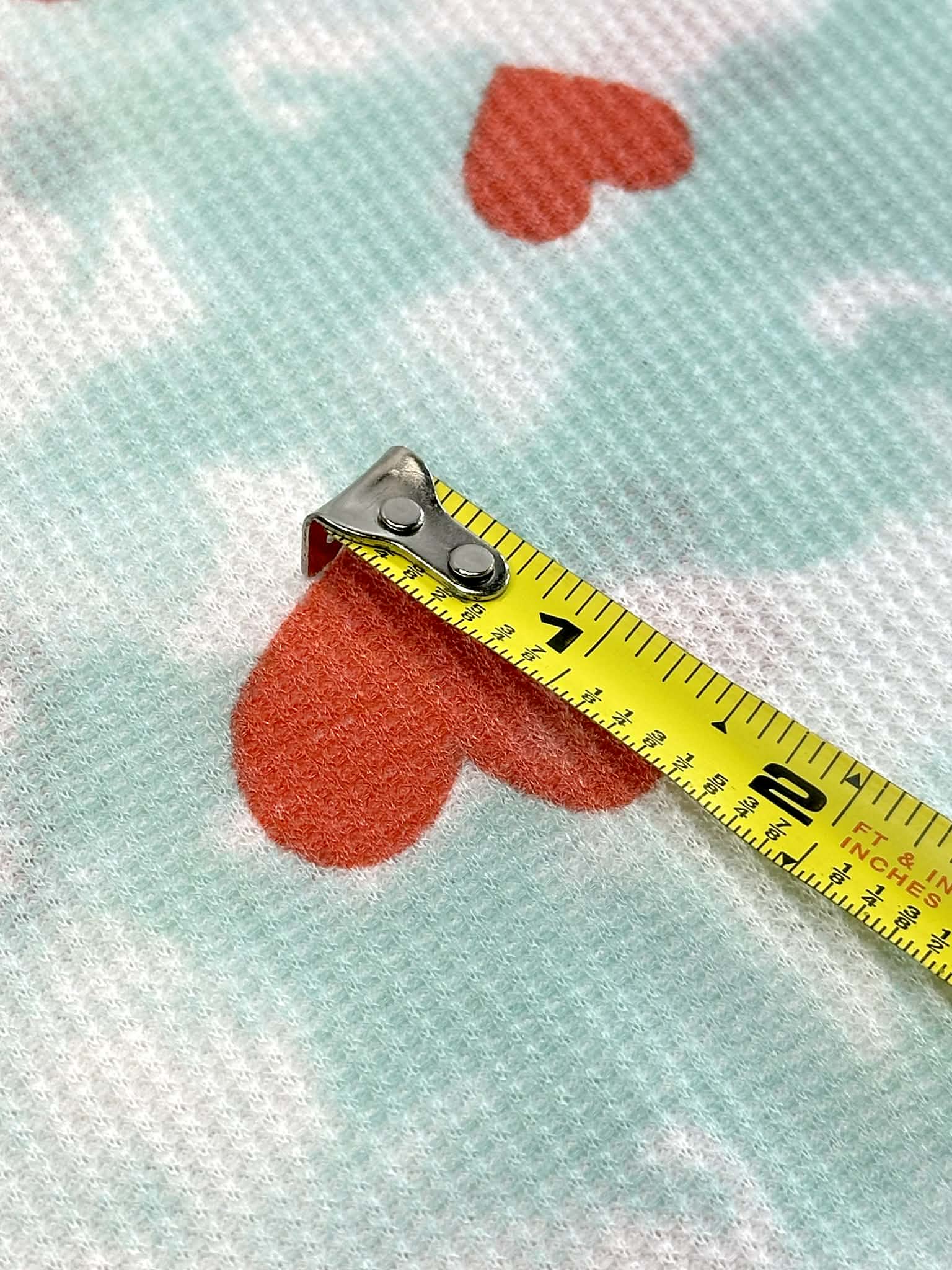 (THERMAL) RED HEARTS ON MINT AND OFF WHITE SPLASH (1)