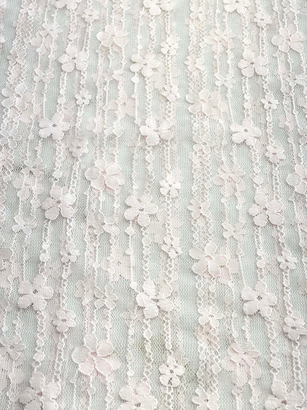 (LACE) LIGHT PINK FLORAL PATTERN