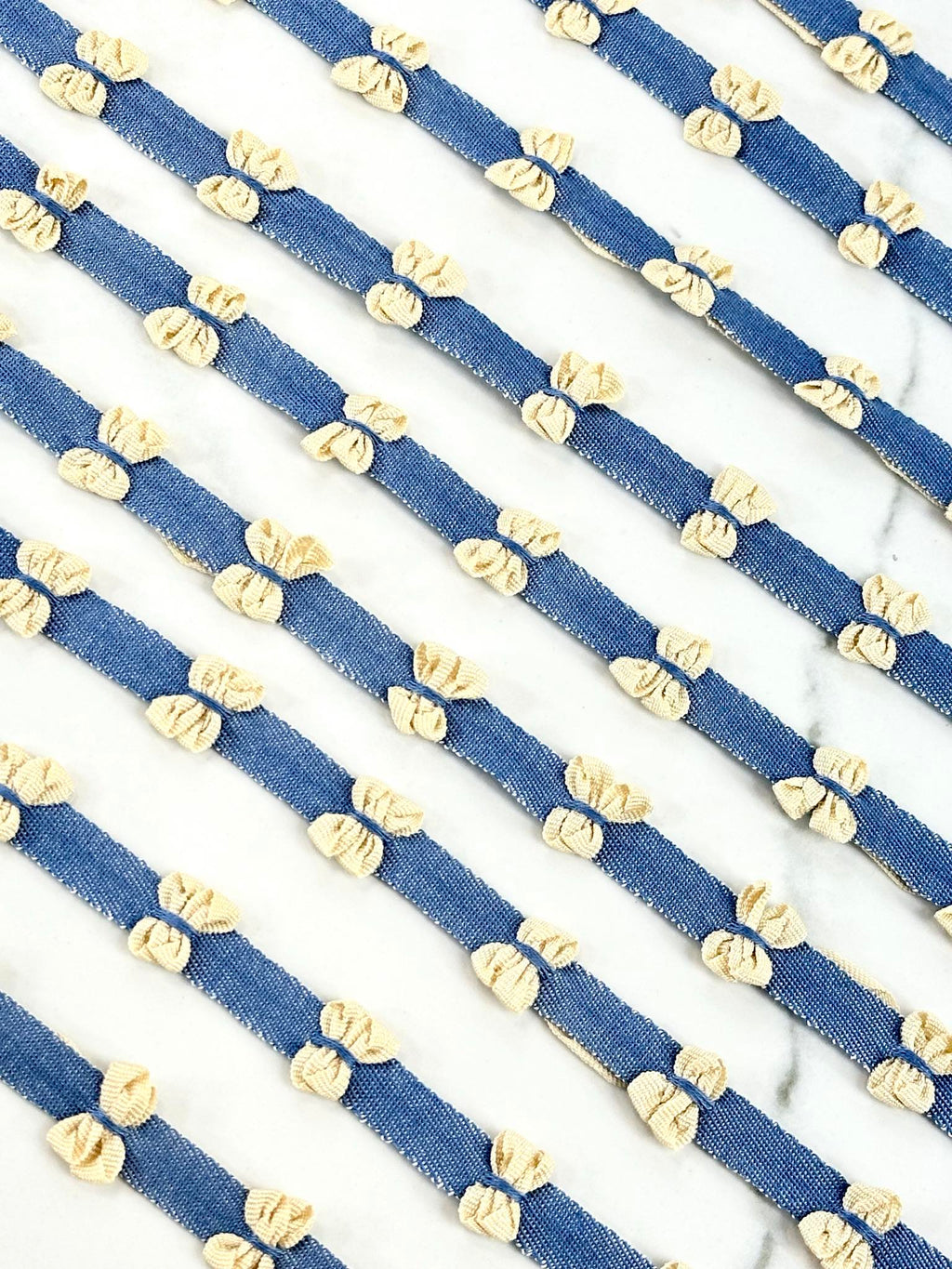 (TRIM) CREAM BOWS ON DENIM STRIP