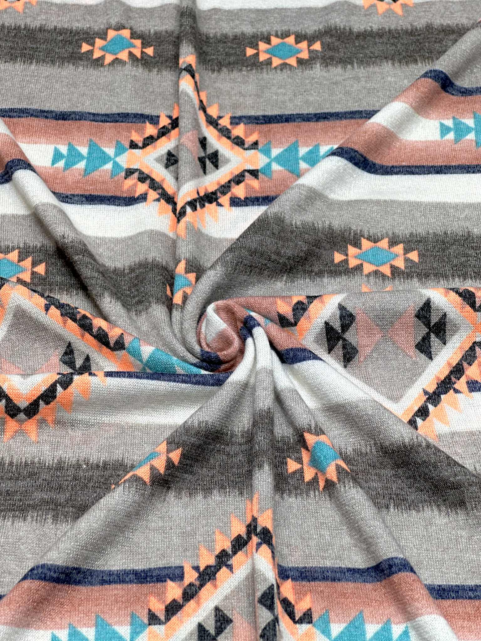 (SWEATER KNIT) DIAMOND PATTERN ON MOCHA