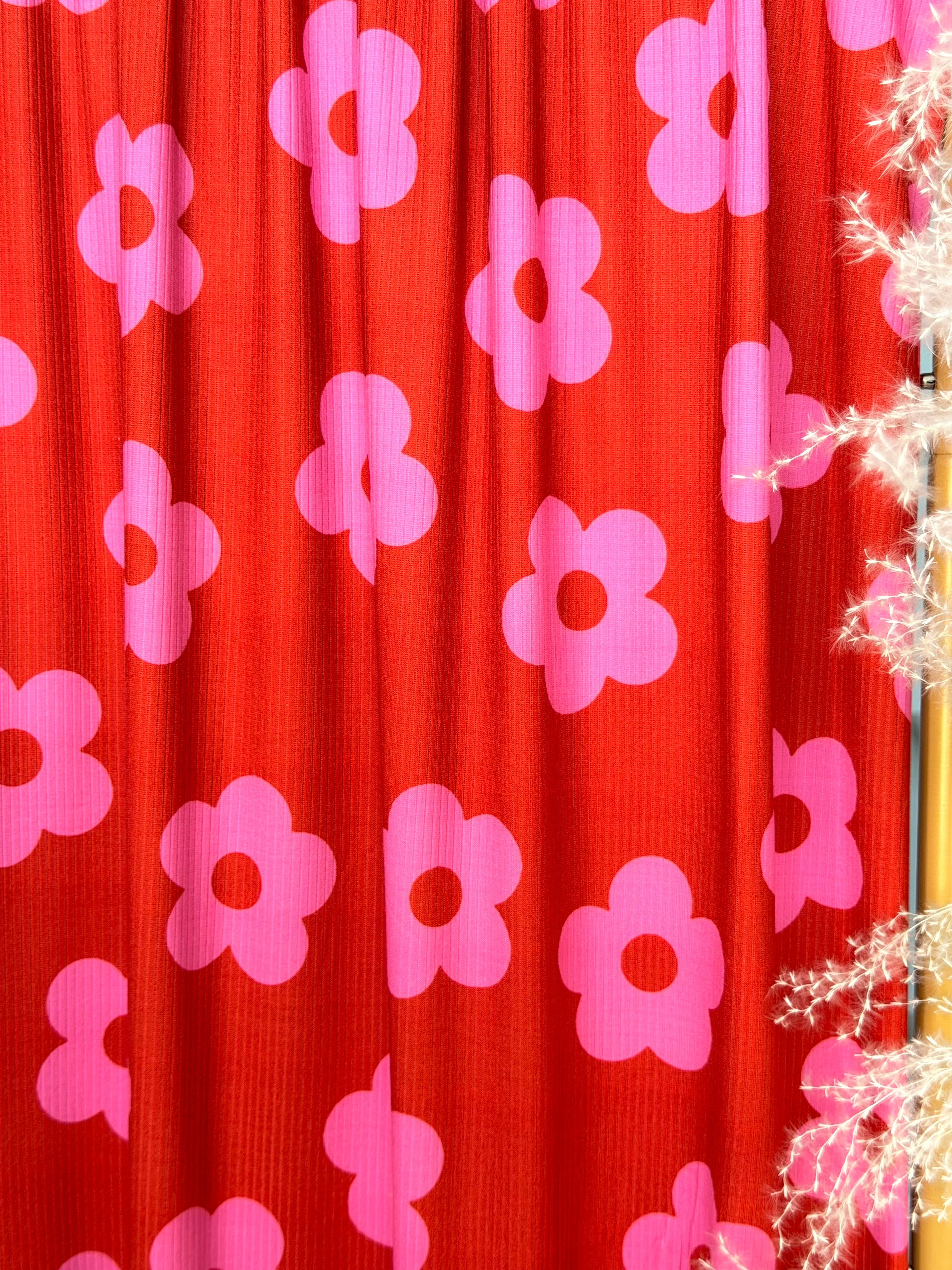 (4X2 YUMMY RIB) PINK DAISIES ON RED