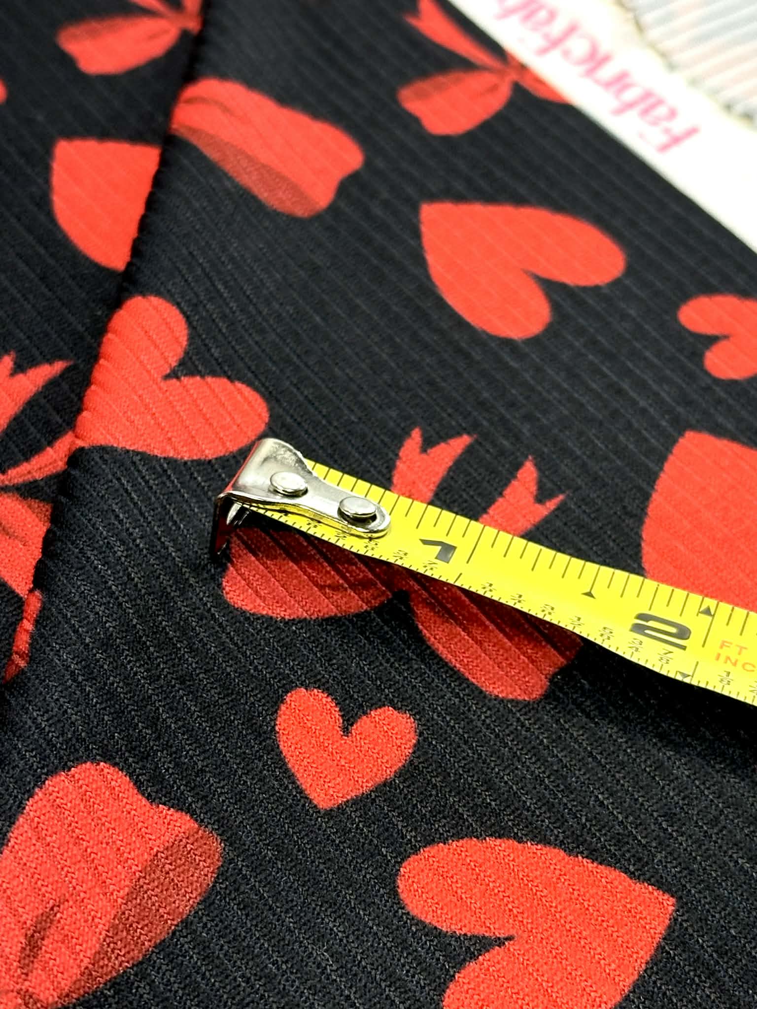 (4X2 YUMMY RIB) RED HEARTS AND BOWS ON BLACK