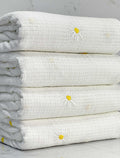 (KNIT) WHITE DAISIES ON WHITE