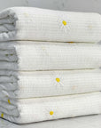 (KNIT) WHITE DAISIES ON WHITE