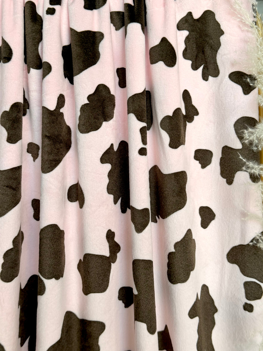 (MINKY) BROWN COW PRINT ON PINK