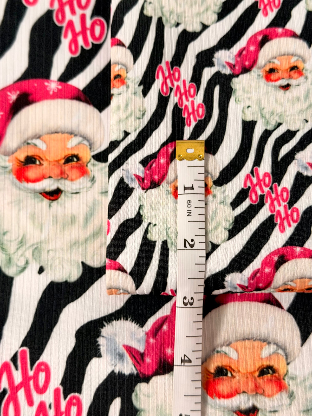 (4X2 YUMMY RIB) BIG PINK SANTA ON ZEBRA PRINT