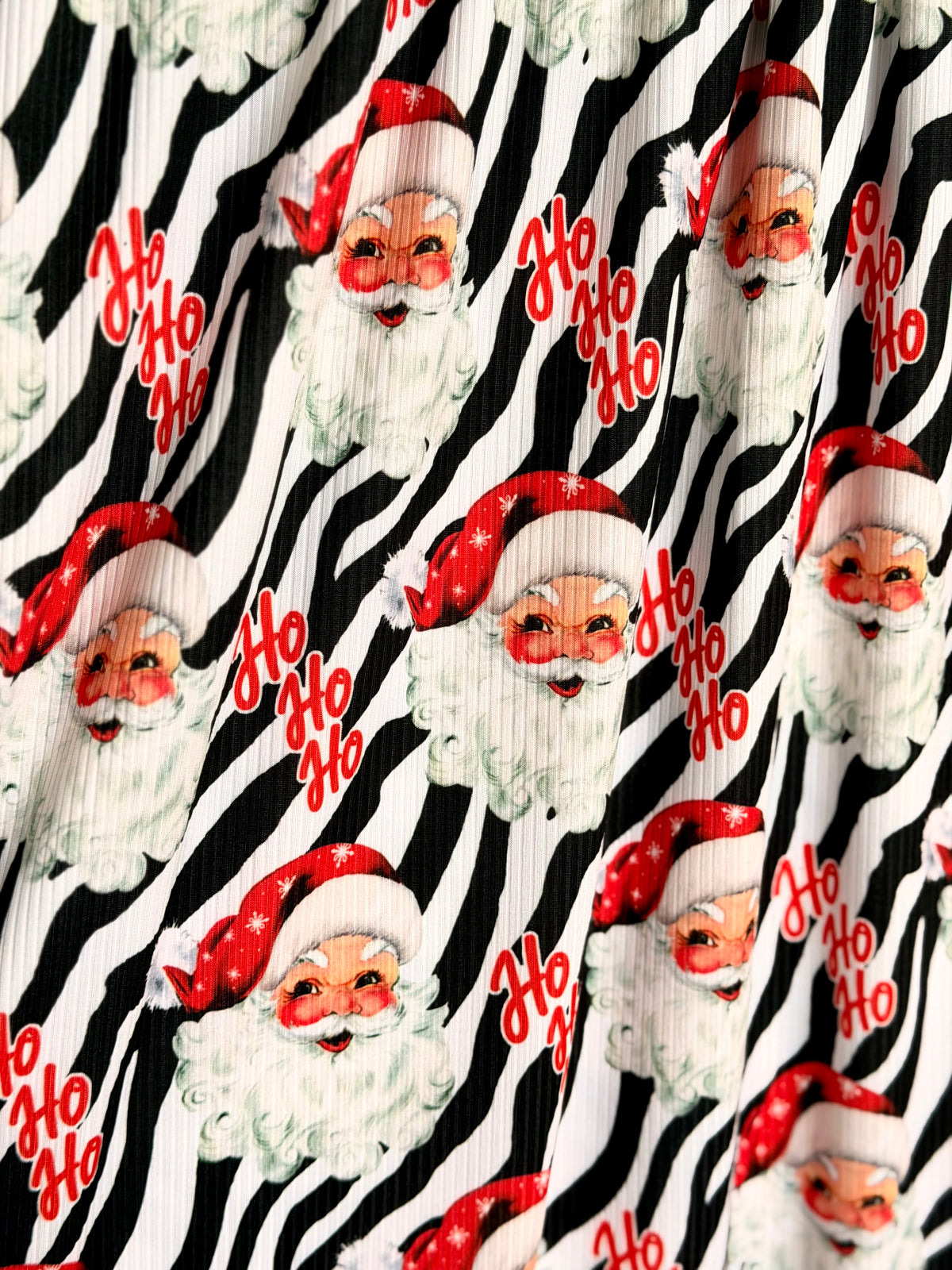 (4X2 YUMMY RIB) BIG RED SANTA ON ZEBRA PRINT