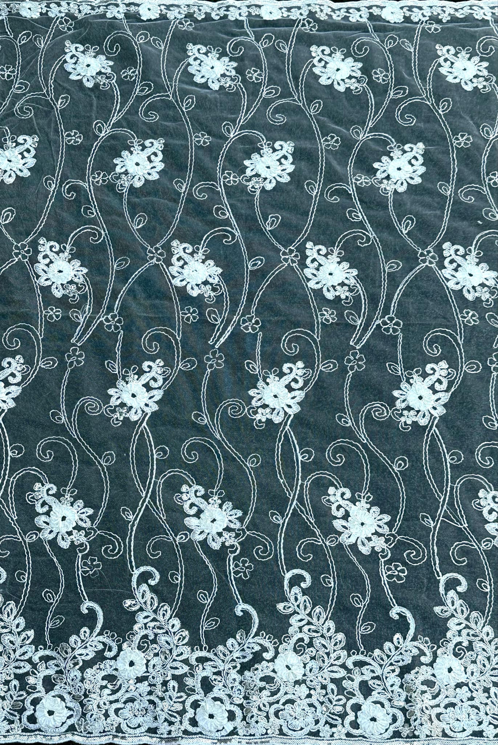 (LACE) EMBROIDERED IVORY FLORAL