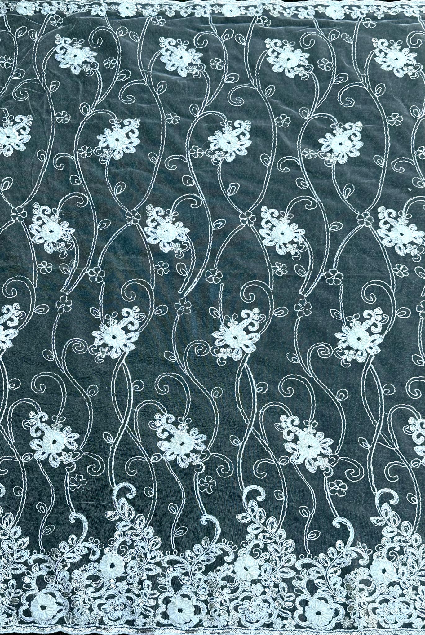 (LACE) EMBROIDERED IVORY FLORAL
